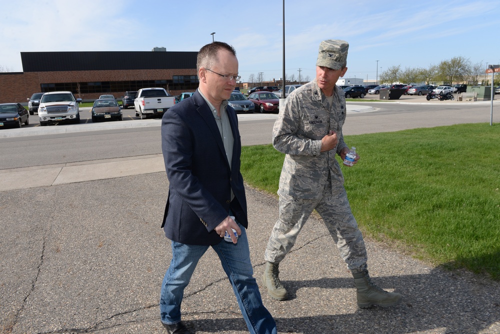 N.D. Lt. Gov. Brent Sanford visits 119th Wing
