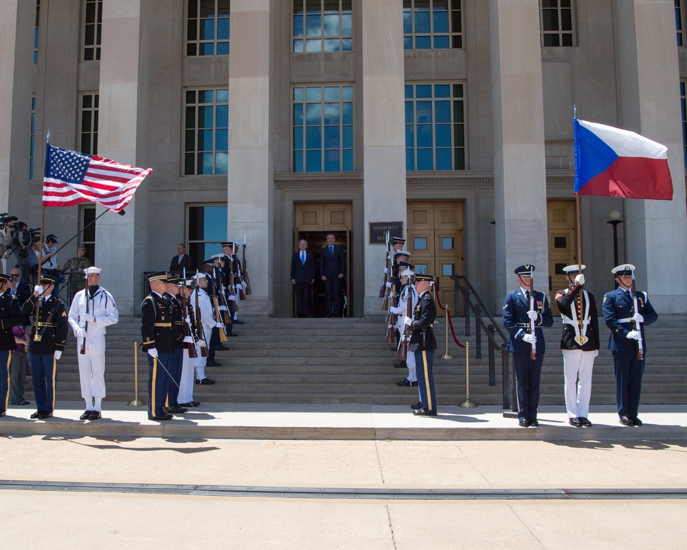 SD meets with Czech Minister of Defence