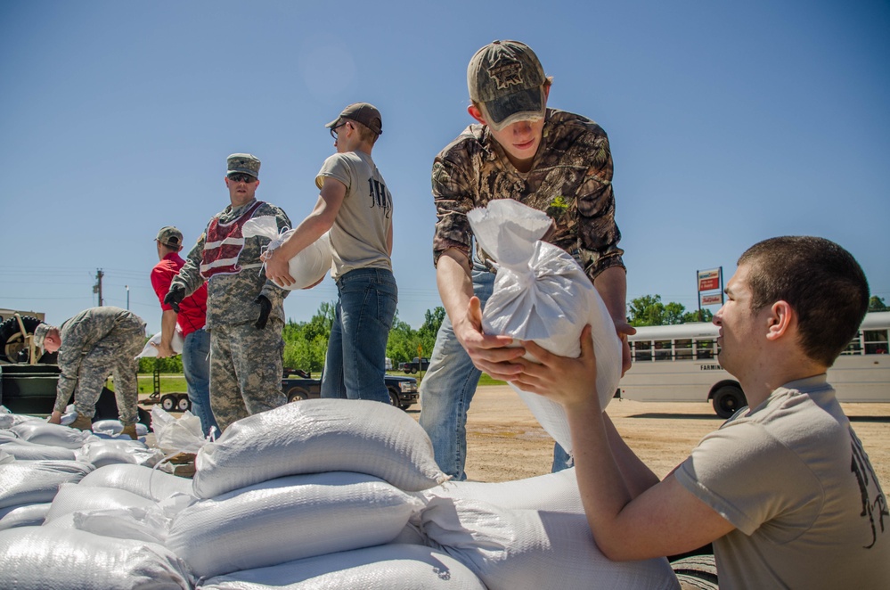 Missouri Guardsmen respond to flooding