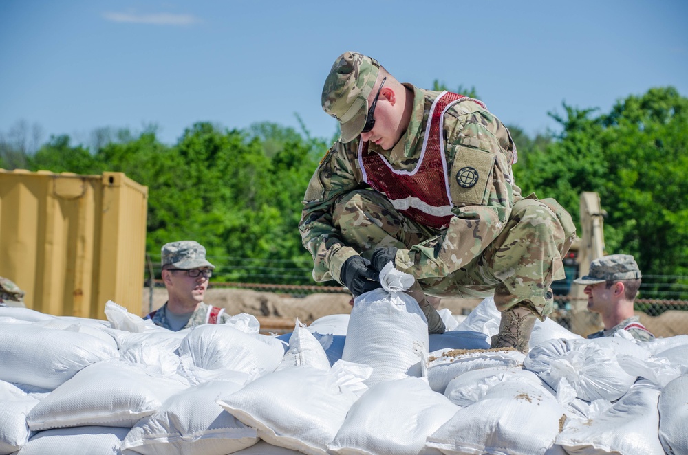 Guardsmen respond to Missouri flooding