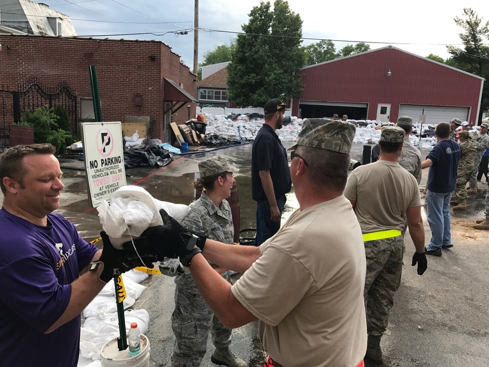 Missouri Guardsmen respond to flooding 2017