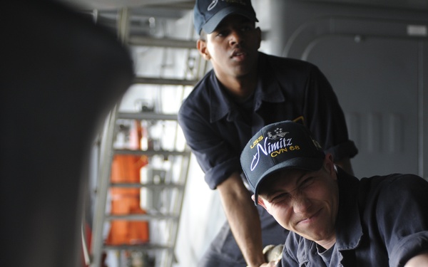 Sailors pull liine in