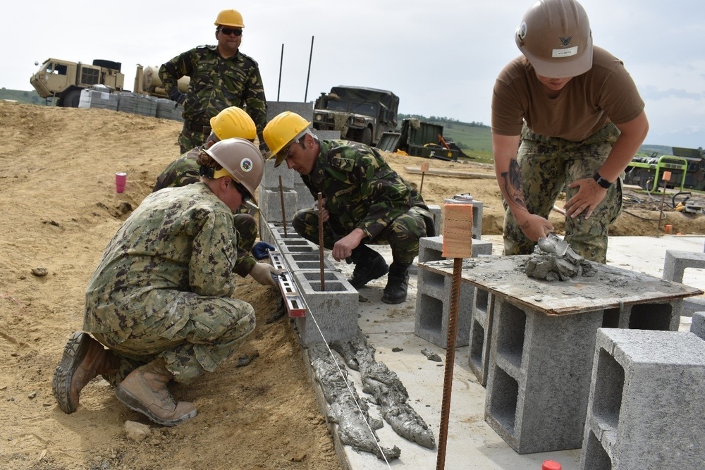 Seabees Work in Tandem with Romanian Soldiers