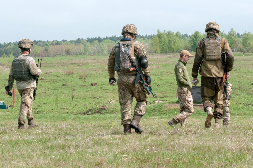 Ukrainian GP-25 Grenade Launcher Training