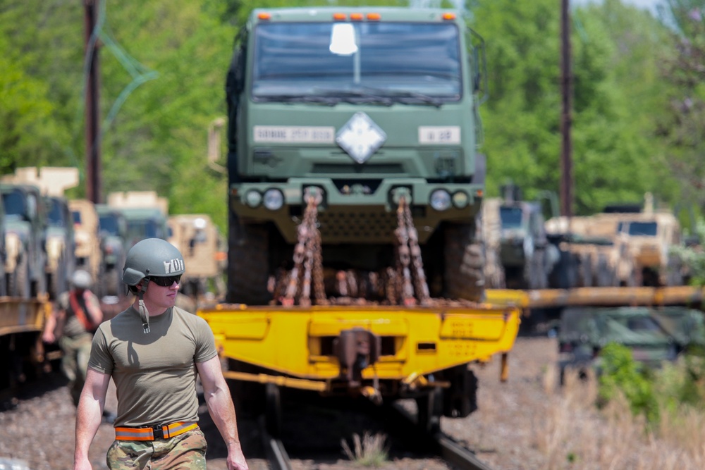 50th IBCT moves more than 700 vehicles by train