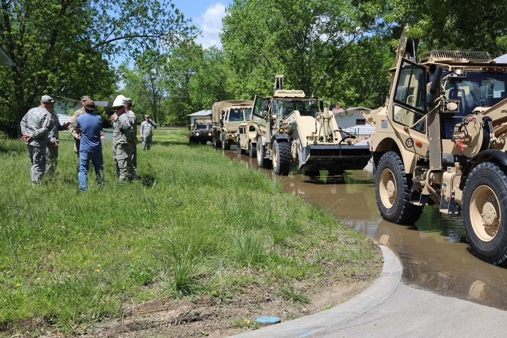 Missouri Guardsmen respond to flooding