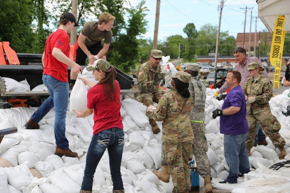 Missouri Guardsmen respond to floods