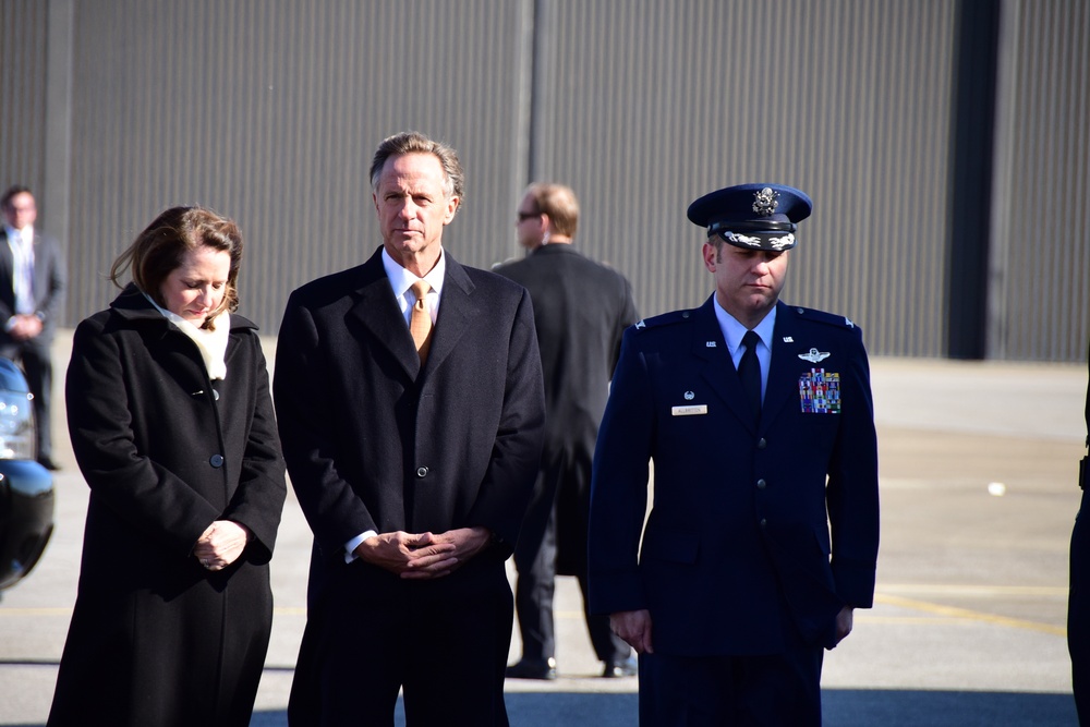 Tennessee Governor and Wing Commander await President's arrival