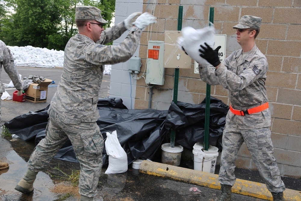 Missouri Guardsmen respond to flooding