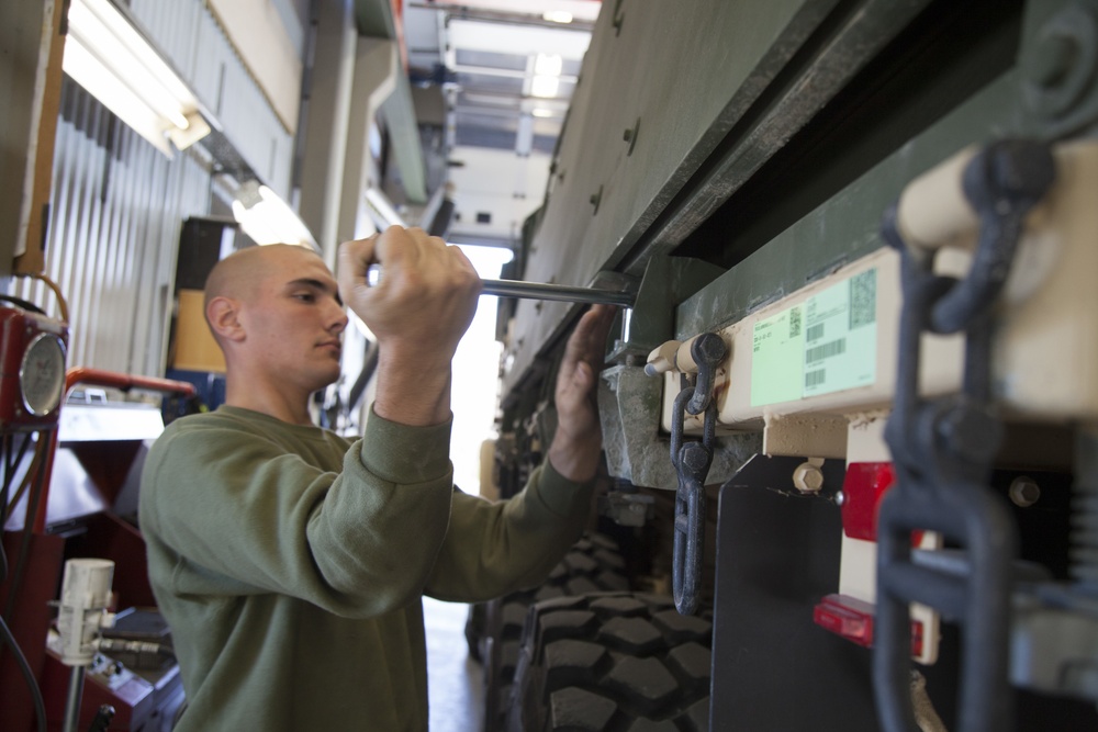 Hit the Road | STRATMOBEX Marines conduct convoy ops in Norway