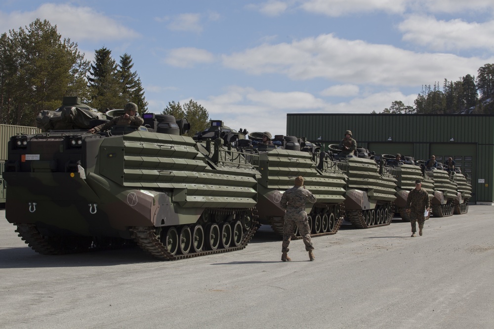 Hit the Road | STRATMOBEX Marines conduct convoy ops in Norway