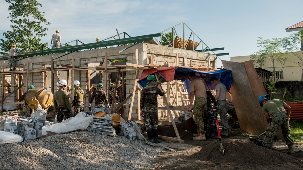 Australian carpenters learn Filipino craftsmanship