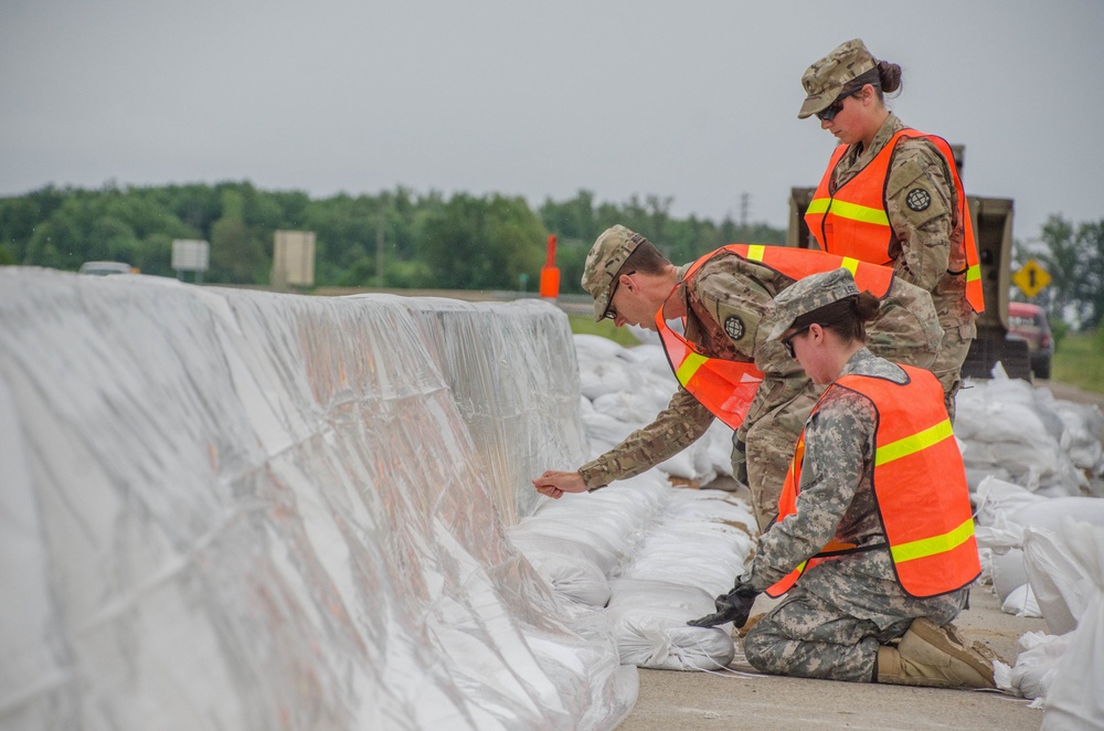 Missouri Guardsmen respond to flooding