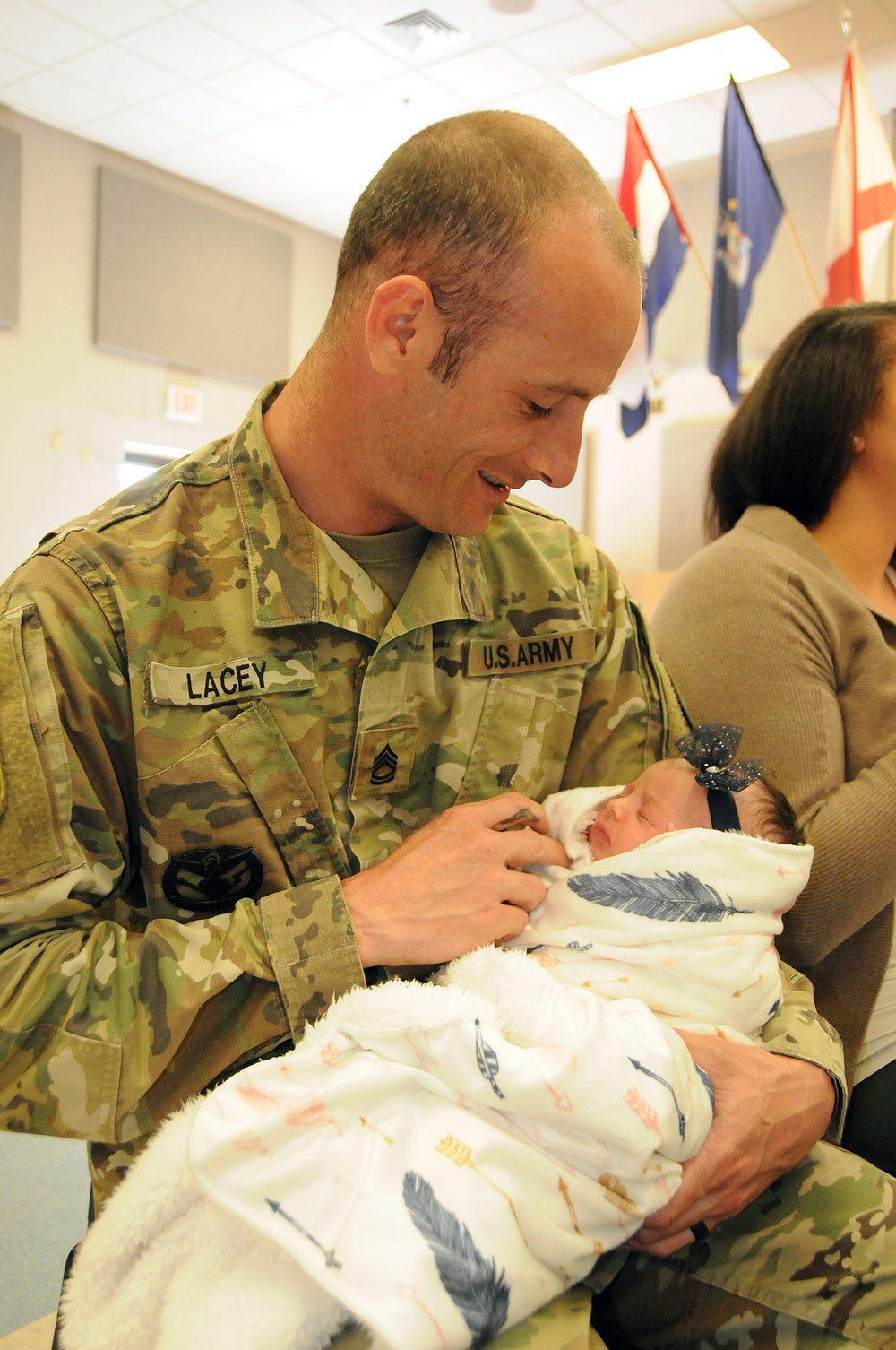 Operation Homefront delivers free cribs to military parents