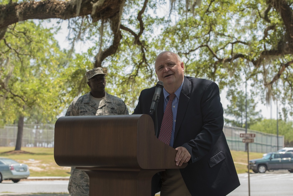 “Flying Tiger Oak” joins Live Oak Society