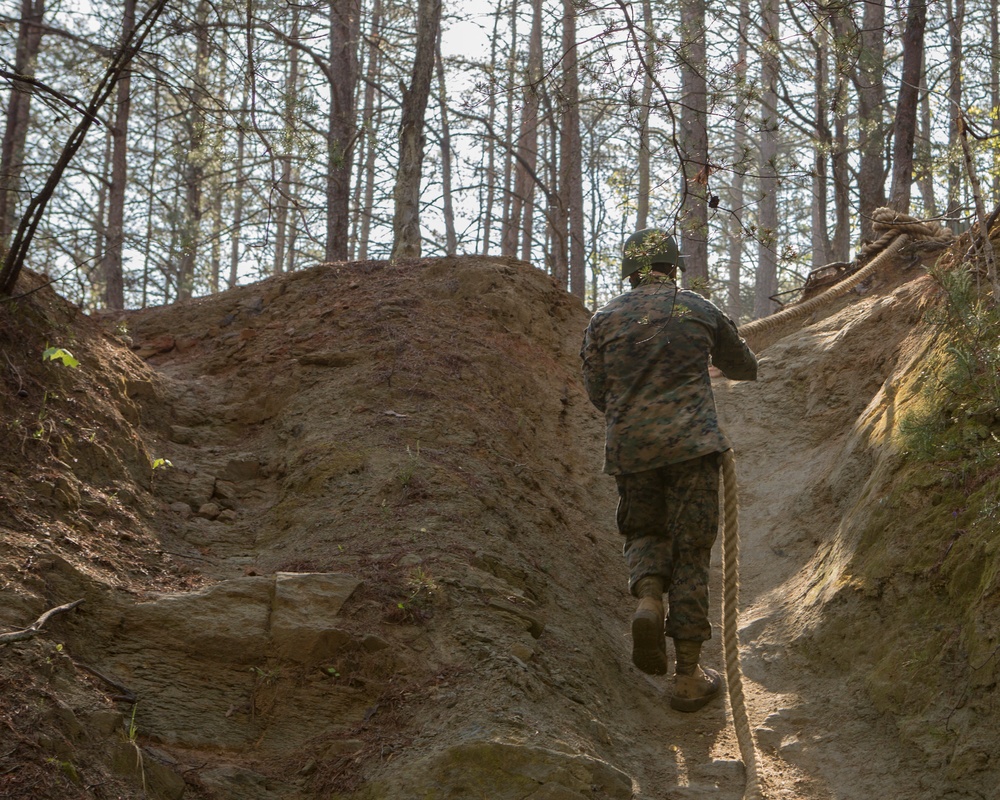 Marines with H&amp;S BN run the Endurance Course at Camp Barrett