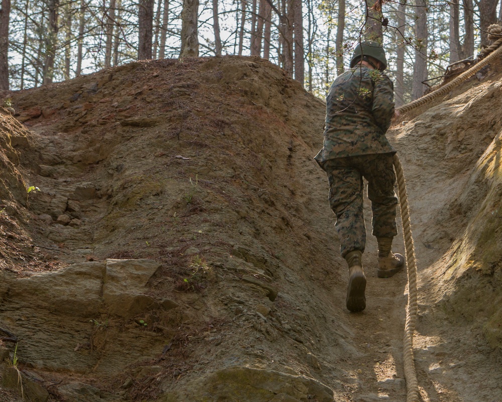 Marines with H&amp;S BN run the Endurance Course at Camp Barrett