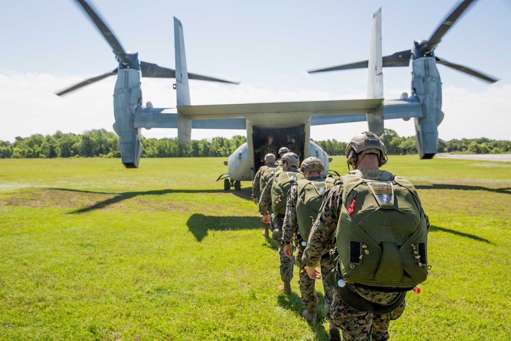 Geronimo! 2nd Recon conducts sustainment jumps