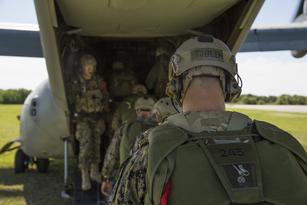 Geronimo! 2nd Recon conducts sustainment jumps