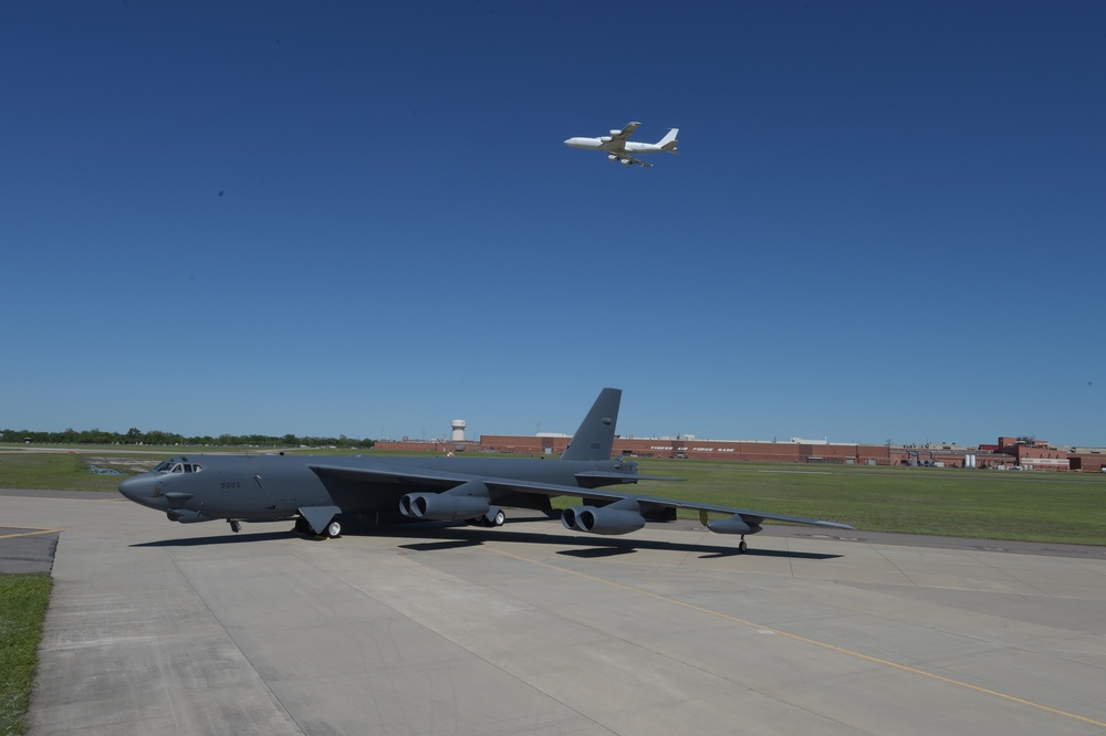 B-52H, 60-0005, portrait with Bldg 3001 in background at Tinker AFB, Okla.