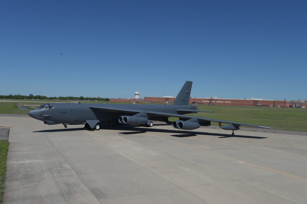 B-52H, 60-0005, portrait with Bldg 3001 in background at Tinker AFB, Okla.