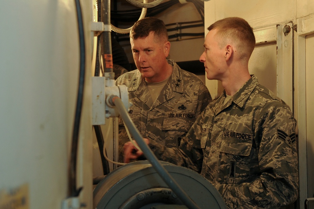 Maj. Gen. Kirkland visits Team Minot