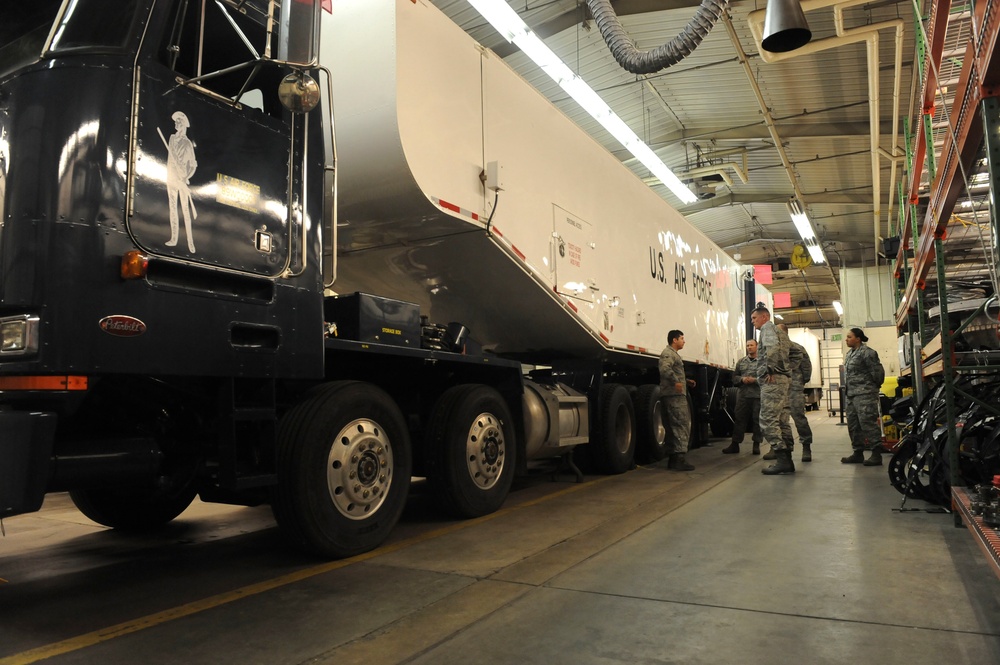 Maj. Gen. Kirkland visits Team Minot