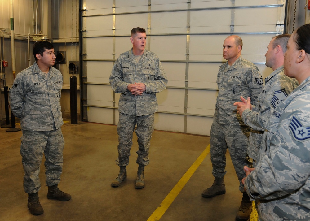 Maj. Gen. Kirkland visits Team Minot