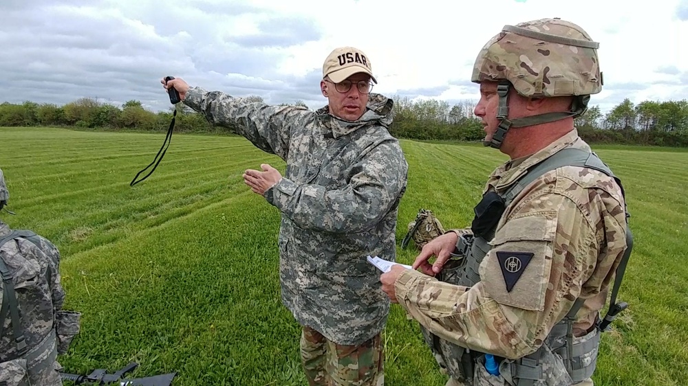 Army Reserve Soldier Shows Soldiers how to aim big and shoot