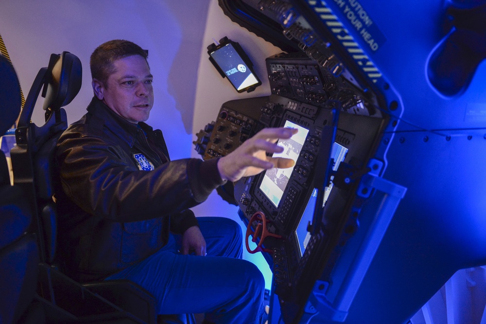 Col. Robert Behnken pilots Starliner simulator