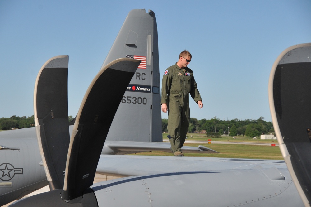 Hurricane Hunters prepare for 2017