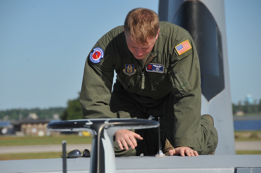 Hurricane Hunters prepare for 2017