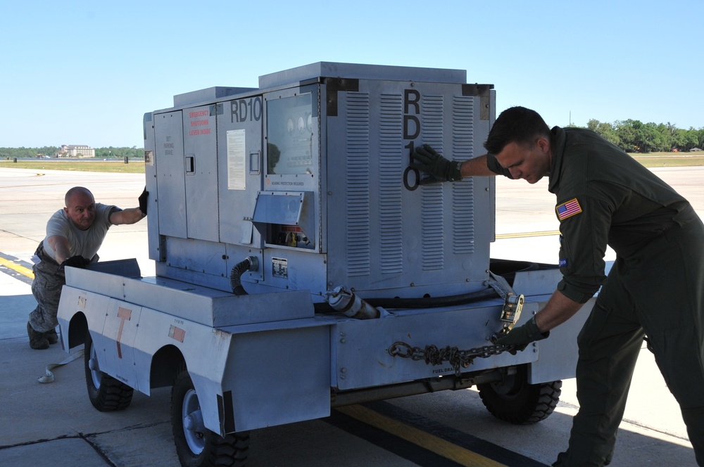 Hurricane Hunters prepare for 2017