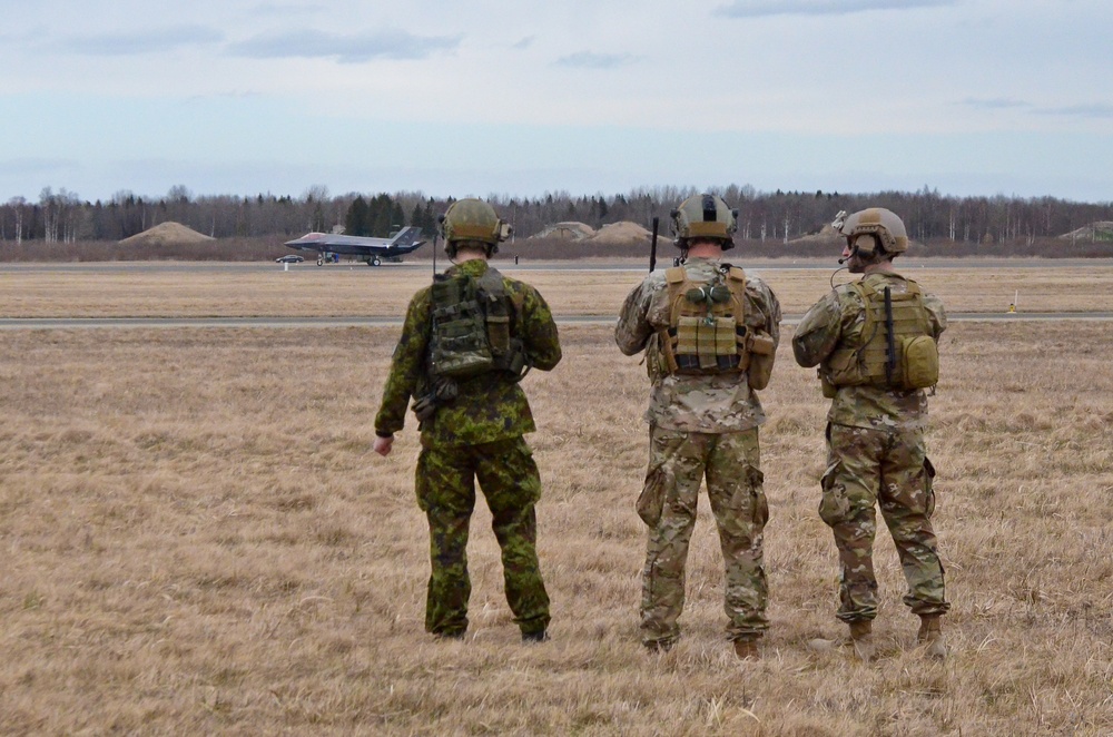 Special Operations Forces JTACS train with F-35A in Estonia
