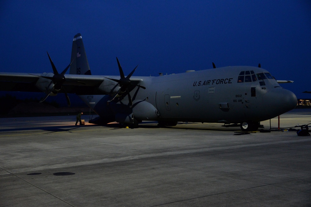 1st Combat Communication Squadron Airmen become loadmasters