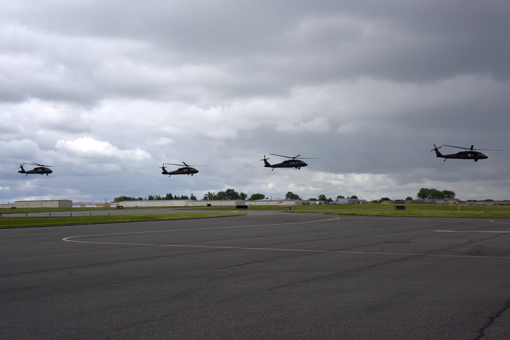 Delaware National Guard Blackhawks transport 166th Security Forces members to New Jersey