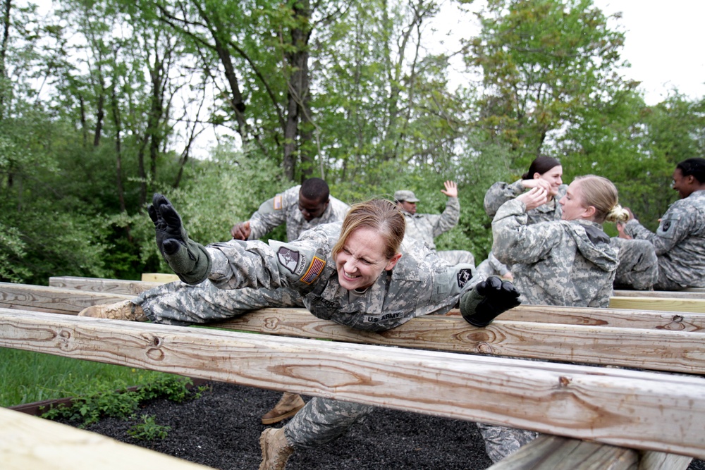 213th Personnel Company trains on an obstacle course at Fort Indiantown Gap