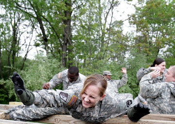 213th Personnel Company trains on obstacle course at Fort Indiantown Gap