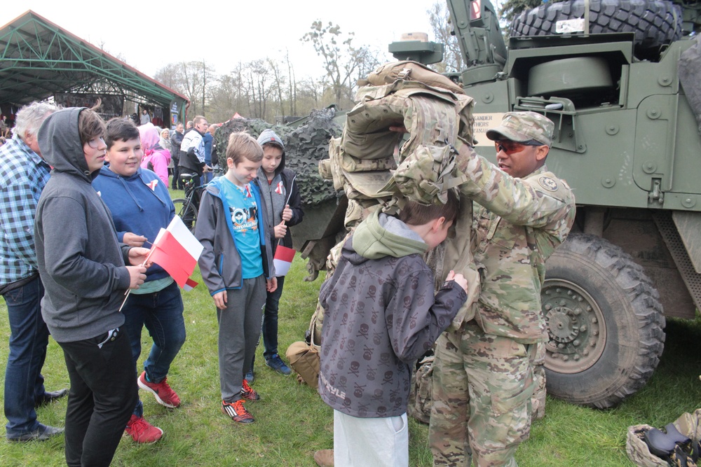 Battle Group Poland soldiers help Polish neighbors celebrate patriotic-themed three-day holiday seaso