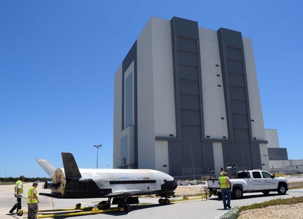 X-37B OTV4 lands at Kennedy Space Center