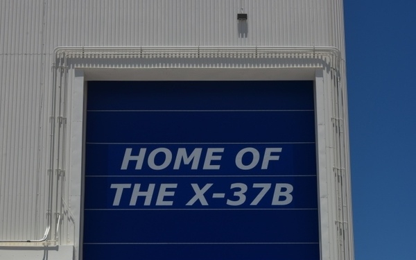 X-37B OTV4 lands at Kennedy Space Center