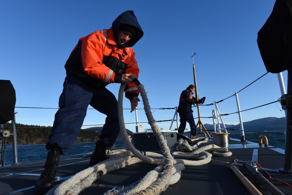 Coast Guard Cutter Swordfish crew underway in Strait of Juan de Fuca, Wash.