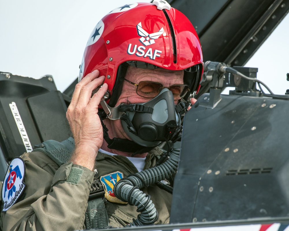 Sully Sullenberger Flies with Thunderbirds at Travis AFB