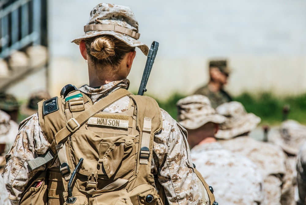 CMC Speaks to TBS Marines