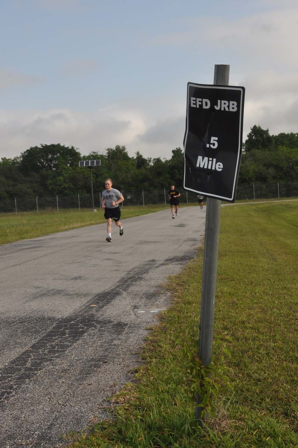 Houston reservists hit pavement to measure fitness