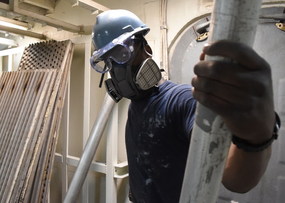 Blue Ridge Sailors prepare to conduct maintenance.