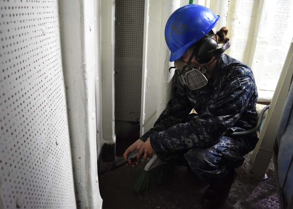 Blue Ridge Sailors conduct maintenance.