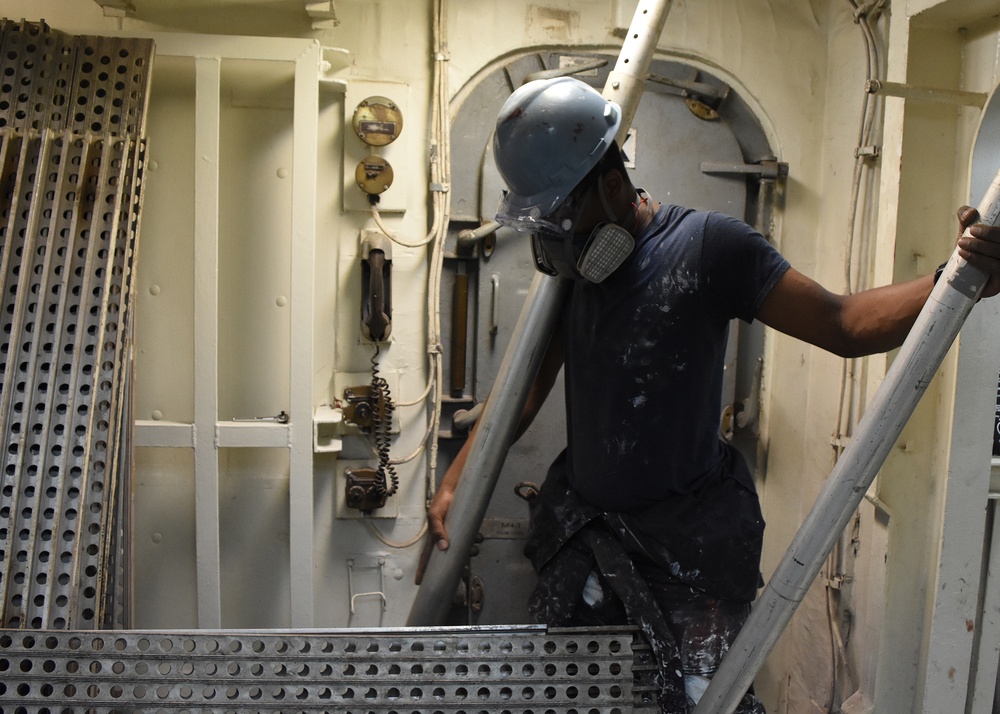 Blue Ridge Sailors prepare to conduct maintenance.