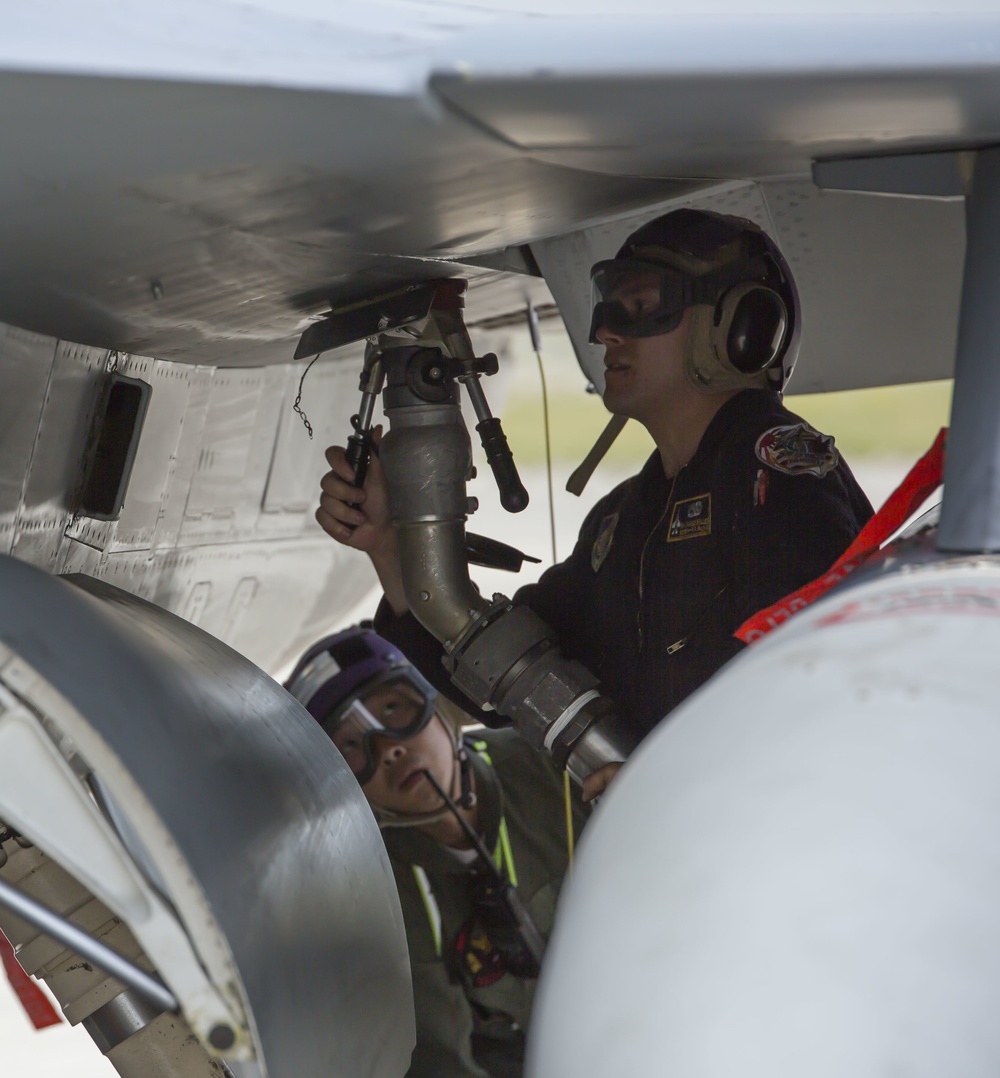 Dvids Images U S Air Force F 16s Receive Hot Pit Refueling At Mcas