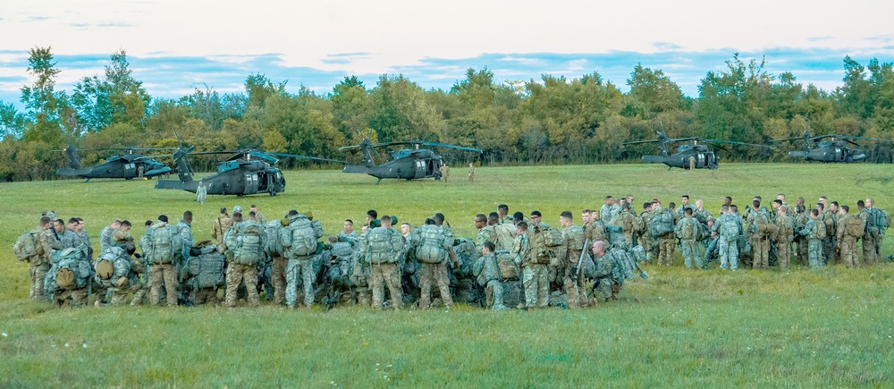 Nighttime air-assault training preps 10th Combat Aviation Brigade for Mountain Peak